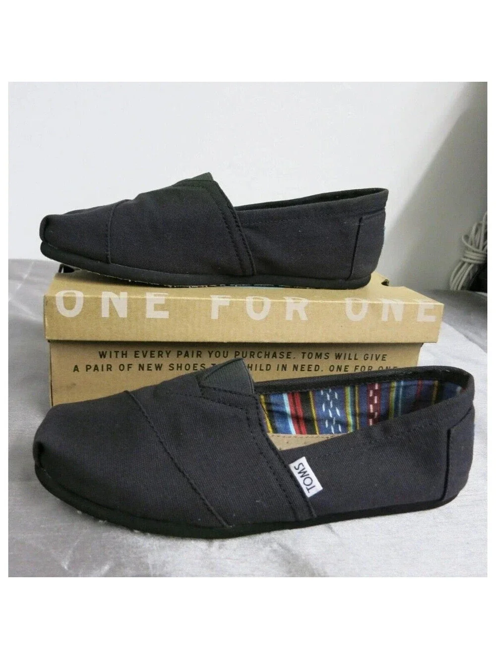 Toms classic black